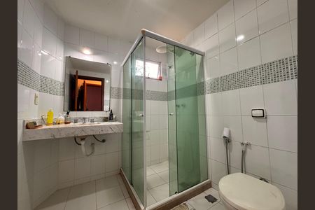 Casa de condomínio à venda com 360m², 4 quartos e 3 vagas Casa de condomínio à venda com 360m², 4 quartos e 3 vagasSuíte 2 - Banheiro