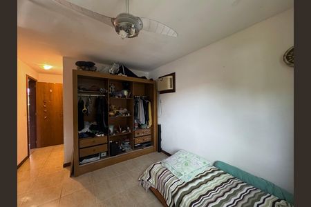 Casa de condomínio à venda com 360m², 4 quartos e 3 vagas Casa de condomínio à venda com 360m², 4 quartos e 3 vagasSuíte 2