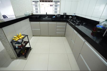 Casa à venda com 300m², 6 quartos e 4 vagas