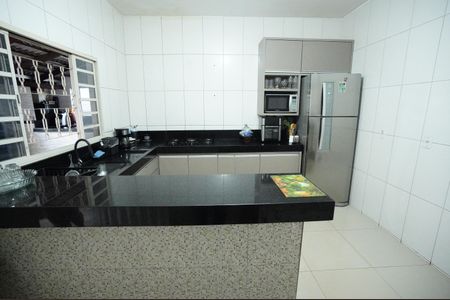 Casa à venda com 300m², 6 quartos e 4 vagas