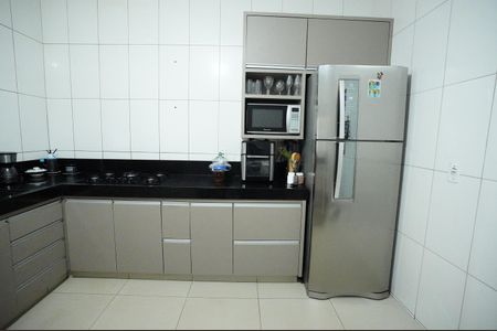 Casa à venda com 300m², 6 quartos e 4 vagas