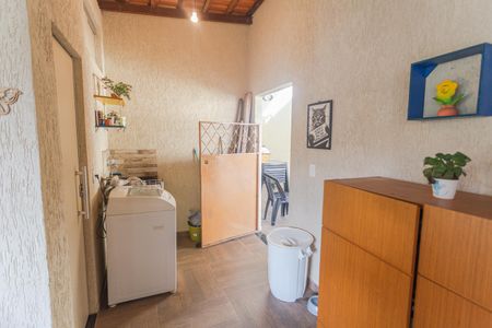 Casa à venda com 380m², 2 quartos e 3 vagas Casa à venda com 380m², 2 quartos e 3 vagasÁrea de Serviço