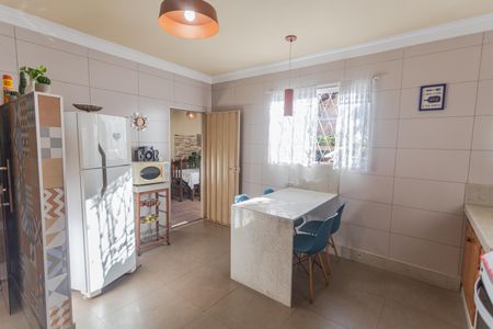 Casa à venda com 380m², 2 quartos e 3 vagas Casa à venda com 380m², 2 quartos e 3 vagasCozinha
