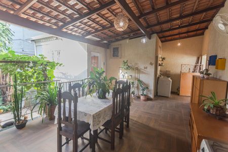 Casa à venda com 380m², 2 quartos e 3 vagas Casa à venda com 380m², 2 quartos e 3 vagasEspaço Gourmet