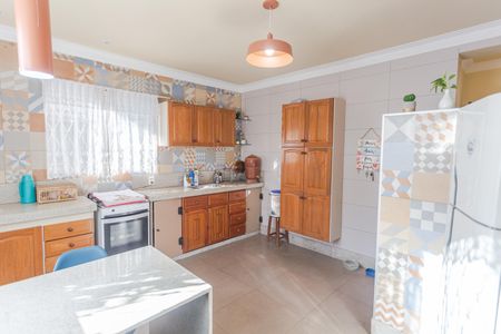 Casa à venda com 380m², 2 quartos e 3 vagas Casa à venda com 380m², 2 quartos e 3 vagasCozinha