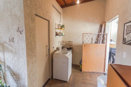 Casa à venda com 380m², 2 quartos e 3 vagas Casa à venda com 380m², 2 quartos e 3 vagasÁrea de Serviço