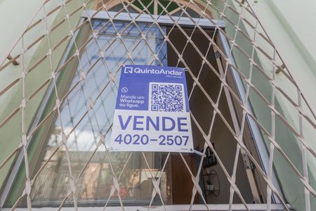 Casa à venda com 380m², 2 quartos e 3 vagas Casa à venda com 380m², 2 quartos e 3 vagasPlaquinha Instalada