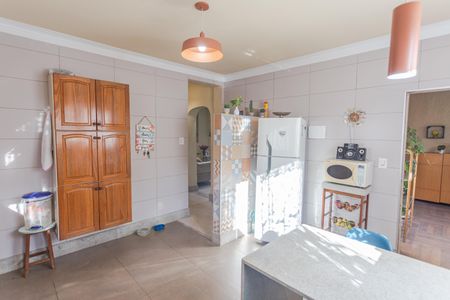 Casa à venda com 380m², 2 quartos e 3 vagas Casa à venda com 380m², 2 quartos e 3 vagasCozinha