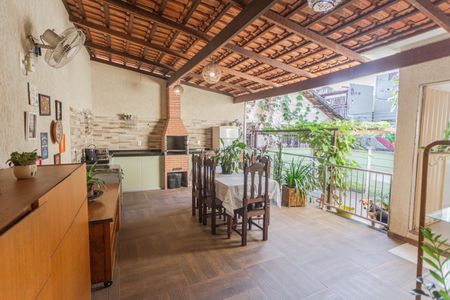 Casa à venda com 380m², 2 quartos e 3 vagas Casa à venda com 380m², 2 quartos e 3 vagasEspaço Gourmet