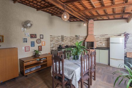 Casa à venda com 380m², 2 quartos e 3 vagas Casa à venda com 380m², 2 quartos e 3 vagasEspaço Gourmet