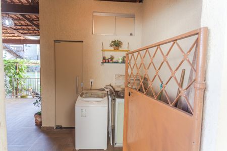 Casa à venda com 380m², 2 quartos e 3 vagas Casa à venda com 380m², 2 quartos e 3 vagasÁrea de Serviço