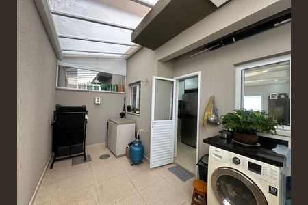 Casa de condomínio à venda com 57m², 2 quartos e 2 vagasQuintal