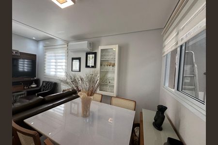Casa de condomínio à venda com 57m², 2 quartos e 2 vagasSala