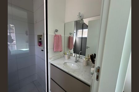 Casa de condomínio à venda com 57m², 2 quartos e 2 vagasBanheiro da Suíte 1
