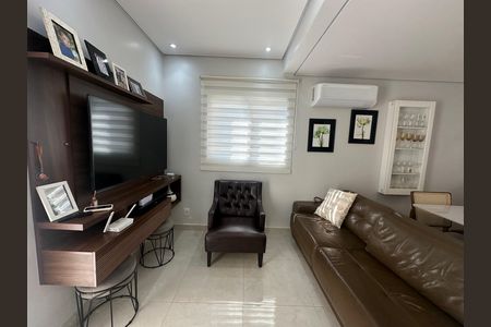 Casa de condomínio à venda com 57m², 2 quartos e 2 vagasSala