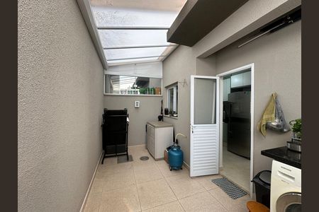 Casa de condomínio à venda com 57m², 2 quartos e 2 vagasQuintal