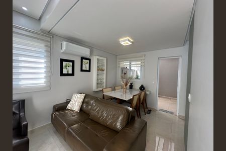 Casa de condomínio à venda com 57m², 2 quartos e 2 vagasSala
