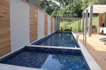 Casa de condomínio à venda com 57m², 2 quartos e 2 vagasÁrea comum - Piscina