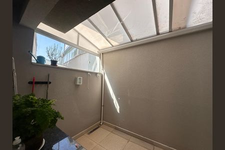 Casa de condomínio à venda com 57m², 2 quartos e 2 vagasQuintal