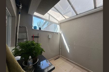 Casa de condomínio à venda com 57m², 2 quartos e 2 vagasQuintal