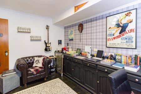 Casa à venda com 280m², 4 quartos e 2 vagasEscritório