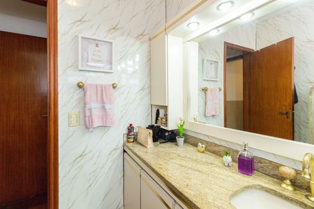 Casa à venda com 280m², 4 quartos e 2 vagasBanheiro Quarto 1