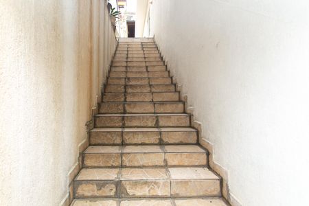 Casa para alugar com 49m², 2 quartos e 1 vaga Casa para alugar com 49m², 2 quartos e 1 vagaEscada / Entrada