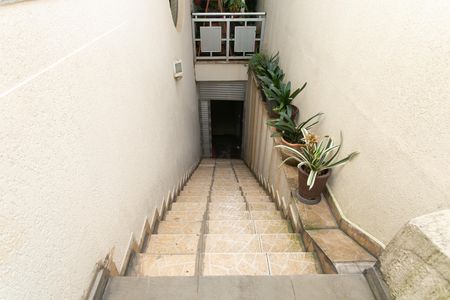 Casa para alugar com 49m², 2 quartos e 1 vaga Casa para alugar com 49m², 2 quartos e 1 vagaEscada / Entrada