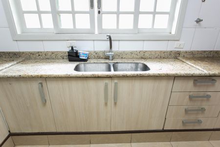 Casa para alugar com 49m², 2 quartos e 1 vaga Casa para alugar com 49m², 2 quartos e 1 vagaCozinha - Pia