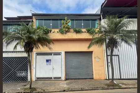 Casa para alugar com 49m², 2 quartos e 1 vaga Casa para alugar com 49m², 2 quartos e 1 vagaFachada