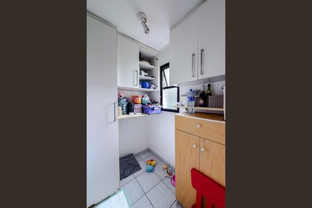 Apartamento à venda com 105m², 3 quartos e 2 vagas Apartamento à venda com 105m², 3 quartos e 2 vagasQuarto de Serviço