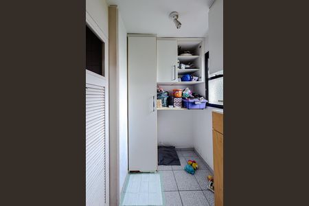 Apartamento à venda com 105m², 3 quartos e 2 vagas Apartamento à venda com 105m², 3 quartos e 2 vagasQuarto de Serviço