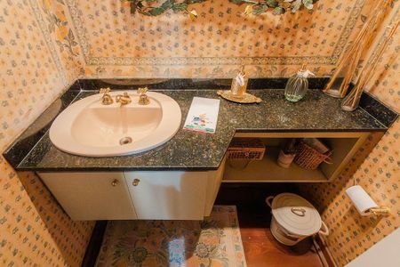 Apartamento à venda com 290m², 3 quartos e 3 vagas Apartamento à venda com 290m², 3 quartos e 3 vagasLavabo