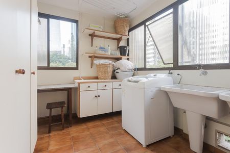 Apartamento à venda com 290m², 3 quartos e 3 vagas Apartamento à venda com 290m², 3 quartos e 3 vagasÁrea de Serviço
