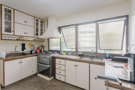 Apartamento à venda com 290m², 3 quartos e 3 vagas Apartamento à venda com 290m², 3 quartos e 3 vagasCozinha