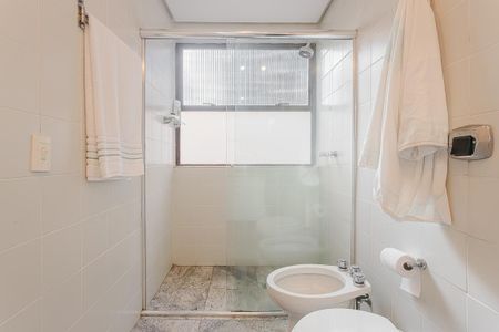Apartamento à venda com 290m², 3 quartos e 3 vagas Apartamento à venda com 290m², 3 quartos e 3 vagasBanheiro da Suíte 1