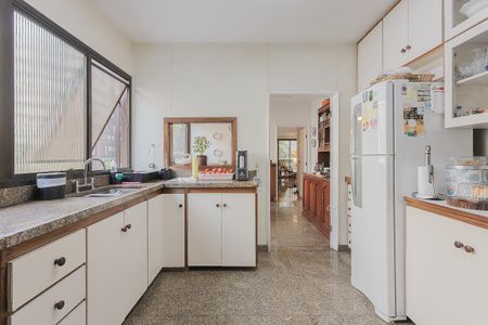 Apartamento à venda com 290m², 3 quartos e 3 vagas Apartamento à venda com 290m², 3 quartos e 3 vagasCozinha