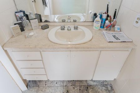 Apartamento à venda com 290m², 3 quartos e 3 vagas Apartamento à venda com 290m², 3 quartos e 3 vagasBanheiro da Suíte 2