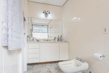 Apartamento à venda com 290m², 3 quartos e 3 vagas Apartamento à venda com 290m², 3 quartos e 3 vagasBanheiro da Suíte 2