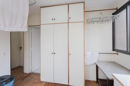 Apartamento à venda com 290m², 3 quartos e 3 vagas Apartamento à venda com 290m², 3 quartos e 3 vagasÁrea de Serviço