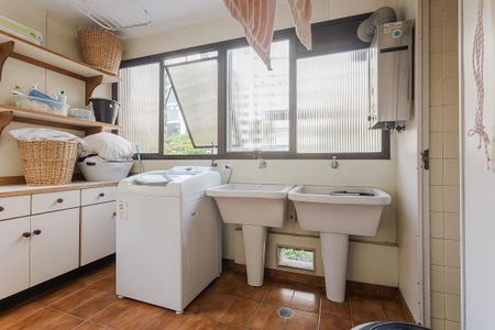 Apartamento à venda com 290m², 3 quartos e 3 vagas Apartamento à venda com 290m², 3 quartos e 3 vagasÁrea de Serviço
