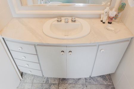 Apartamento à venda com 290m², 3 quartos e 3 vagas Apartamento à venda com 290m², 3 quartos e 3 vagasBanheiro da Suíte 1