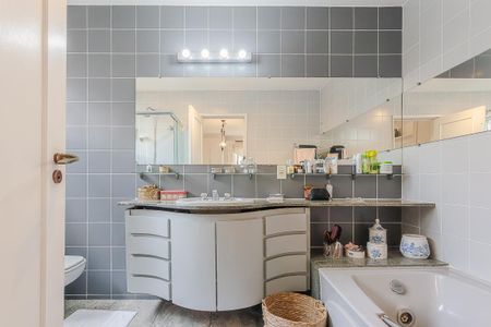Apartamento à venda com 290m², 3 quartos e 3 vagas Apartamento à venda com 290m², 3 quartos e 3 vagasBanheiro da Suíte 3