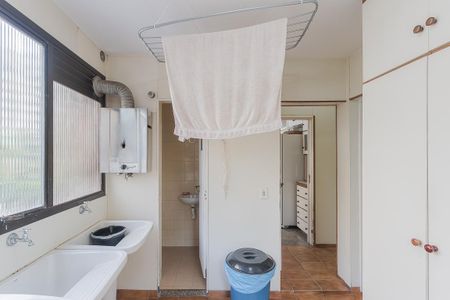 Apartamento à venda com 290m², 3 quartos e 3 vagas Apartamento à venda com 290m², 3 quartos e 3 vagasÁrea de Serviço