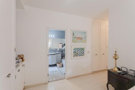 Apartamento à venda com 290m², 3 quartos e 3 vagas Apartamento à venda com 290m², 3 quartos e 3 vagasSuíte 3
