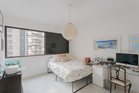 Apartamento à venda com 290m², 3 quartos e 3 vagas Apartamento à venda com 290m², 3 quartos e 3 vagasSuíte 1