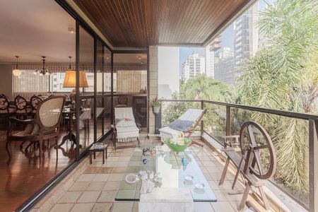 Apartamento à venda com 290m², 3 quartos e 3 vagas Apartamento à venda com 290m², 3 quartos e 3 vagasVaranda da Sala