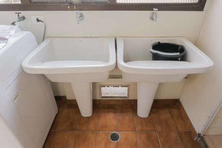 Apartamento à venda com 290m², 3 quartos e 3 vagas Apartamento à venda com 290m², 3 quartos e 3 vagasÁrea de Serviço