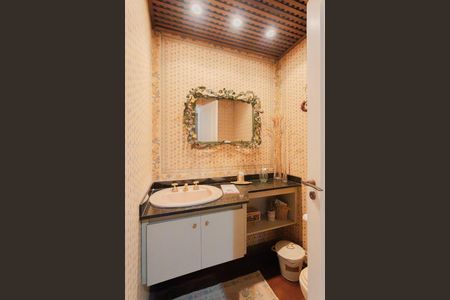 Apartamento à venda com 290m², 3 quartos e 3 vagas Apartamento à venda com 290m², 3 quartos e 3 vagasLavabo