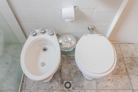 Apartamento à venda com 290m², 3 quartos e 3 vagas Apartamento à venda com 290m², 3 quartos e 3 vagasBanheiro da Suíte 1